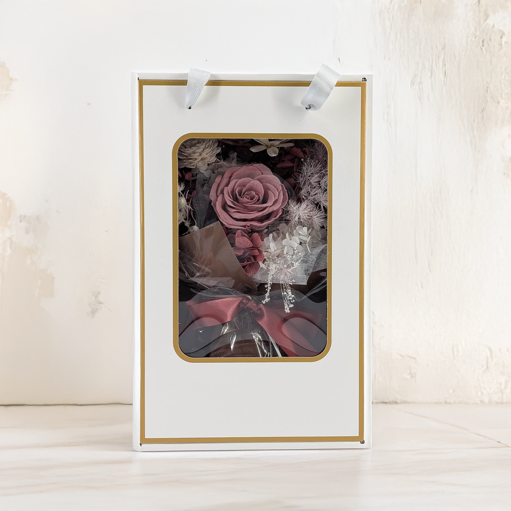 Premium-Blumenstrauß in der Box – EVERGIVE – A Lasting Gesture – Soft Blush