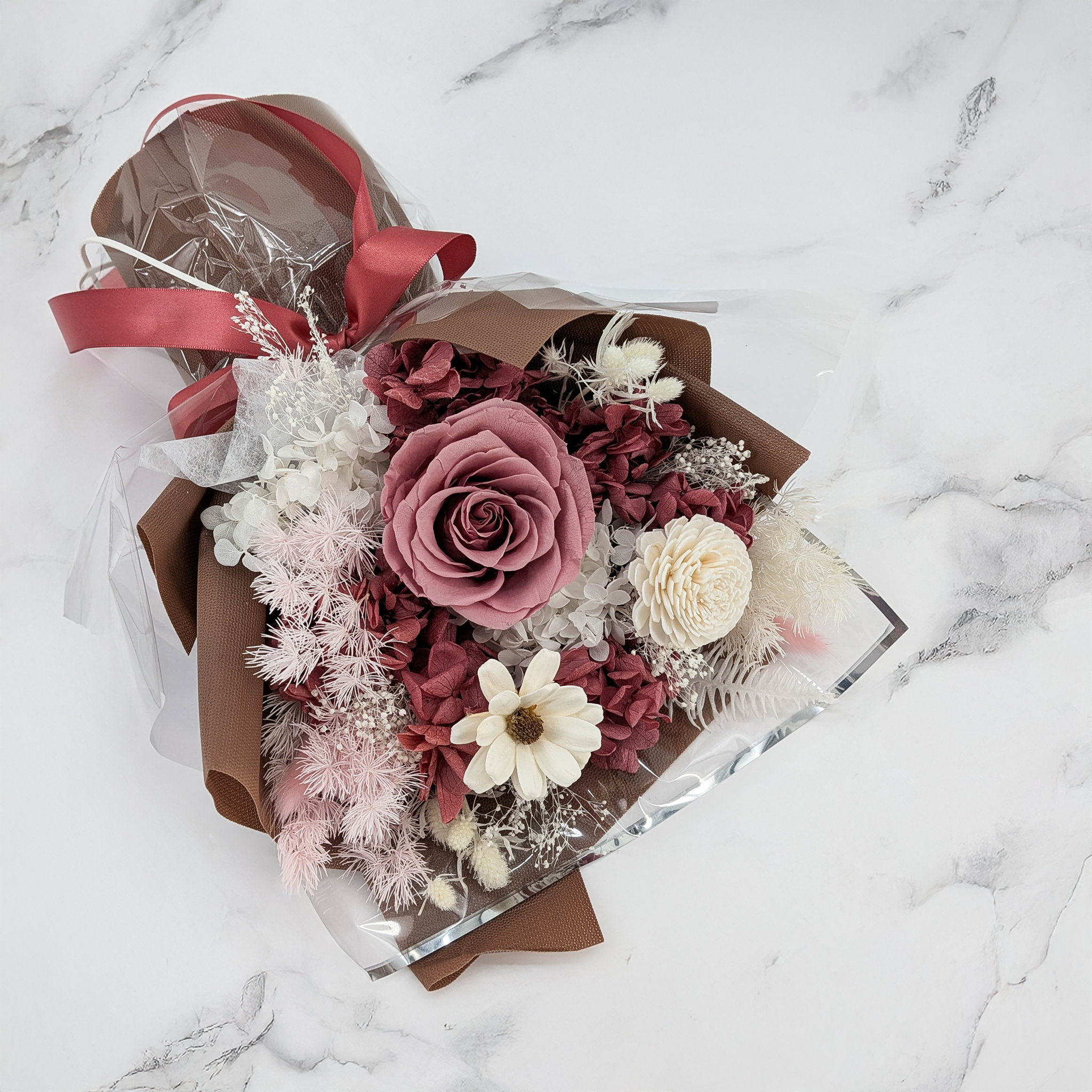 Premium-Blumenstrauß in der Box – EVERGIVE – A Lasting Gesture – Soft Blush