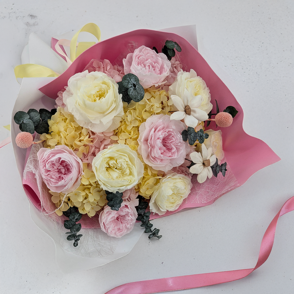 Premium-Blumenstrauß in der Box – EVERGIVE – A Lasting Gesture – Pearl Royal