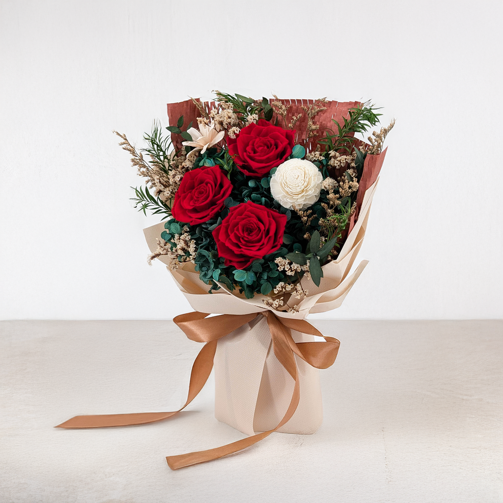 Premium-Blumenstrauß in der Box - EVERGIVE – A Lasting Gesture – Crimson Charm