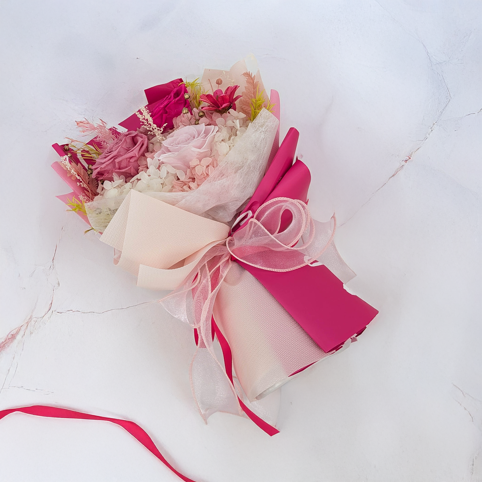 Premium-Blumenstrauß in der Box - EVERGIVE – A Lasting Gesture – Candy Charm