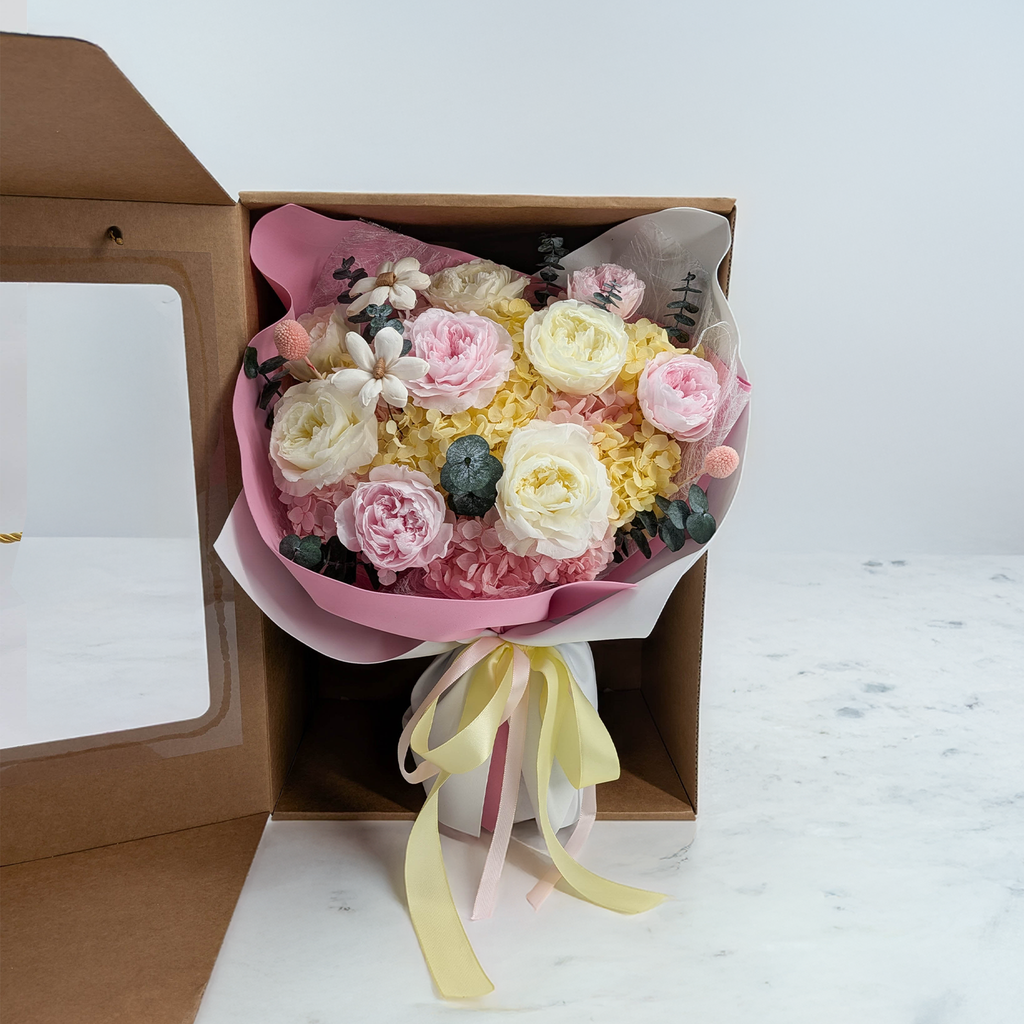 Premium-Blumenstrauß in der Box – EVERGIVE – A Lasting Gesture – Pearl Royal