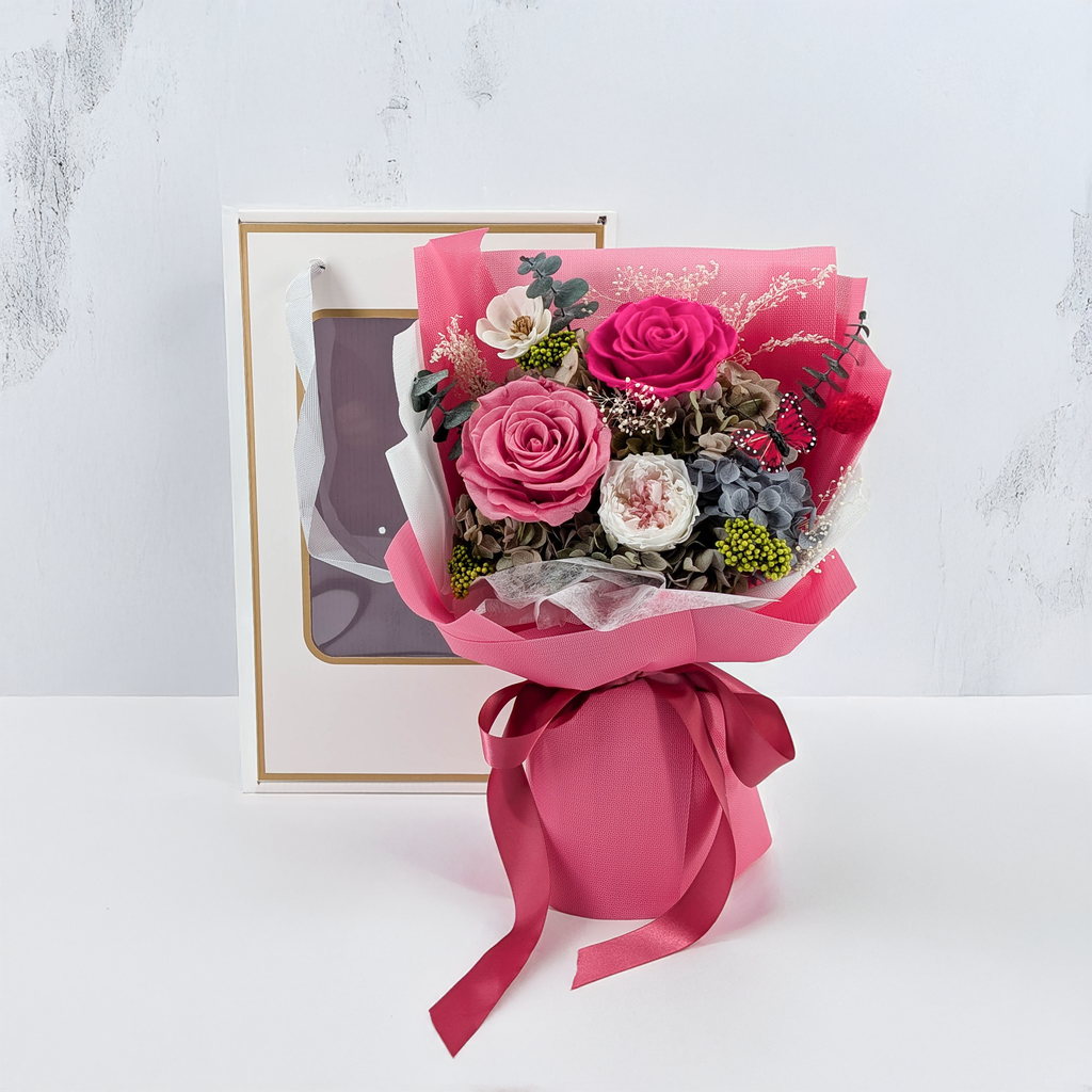 Premium-Blumenstrauß in der Box - EVERGIVE – A Lasting Gesture – Fuchsia Charm