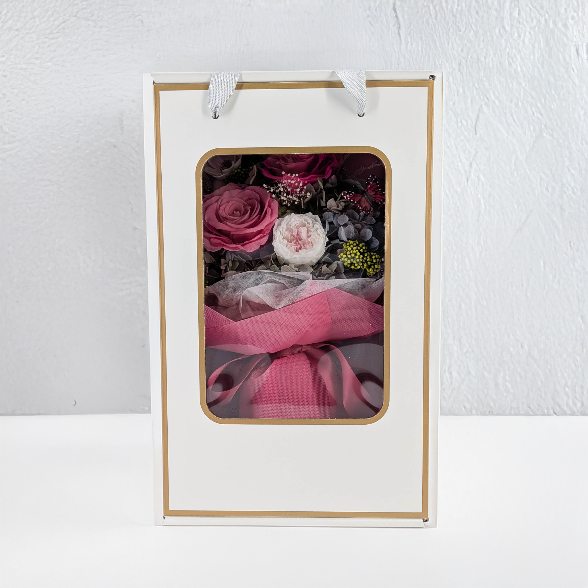 Premium-Blumenstrauß in der Box - EVERGIVE – A Lasting Gesture – Fuchsia Charm