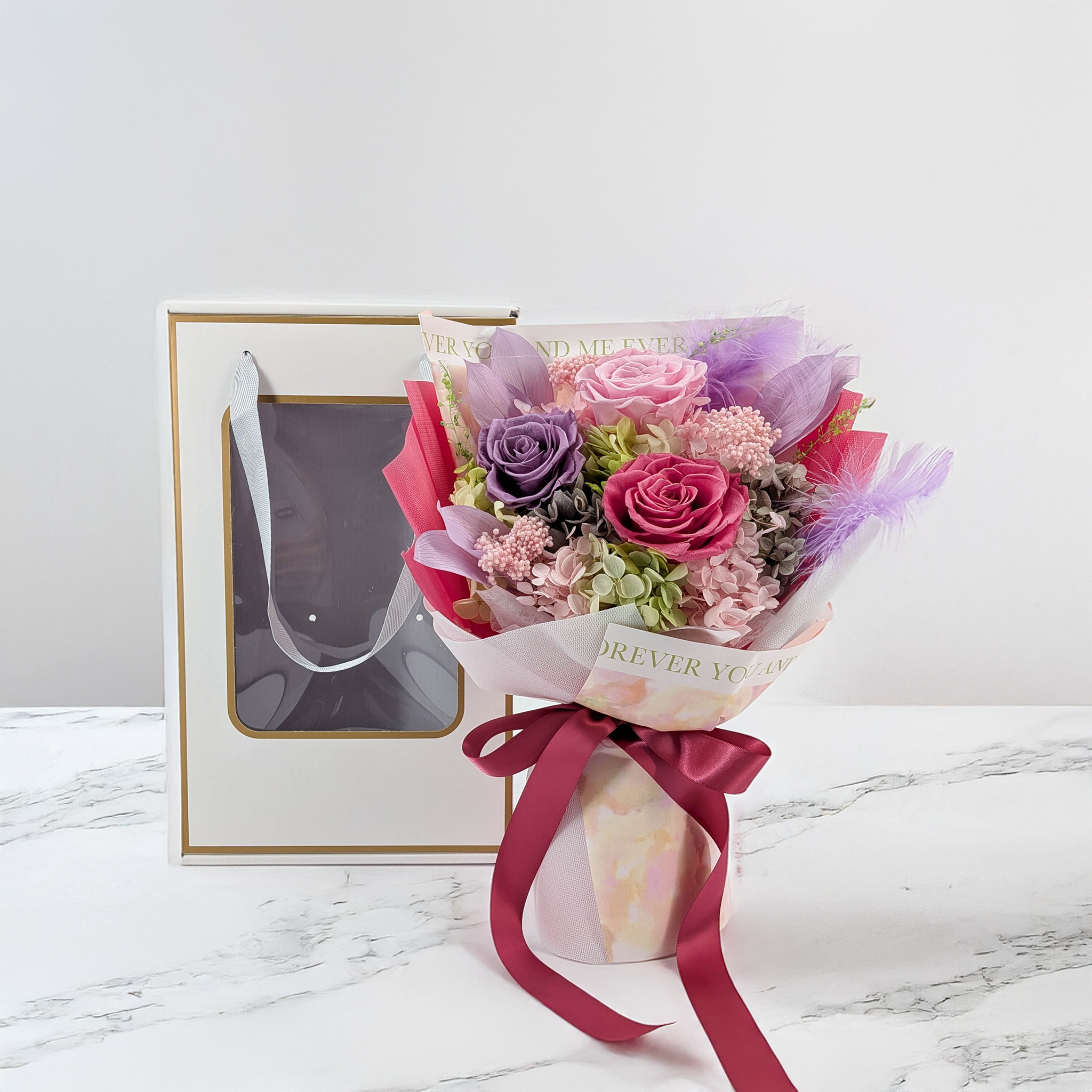 Premium-Blumenstrauß in der Box - EVERGIVE – A Lasting Gesture – Garden Charm