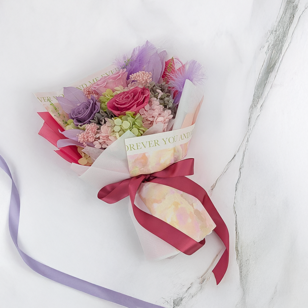 Premium-Blumenstrauß in der Box - EVERGIVE – A Lasting Gesture – Garden Charm