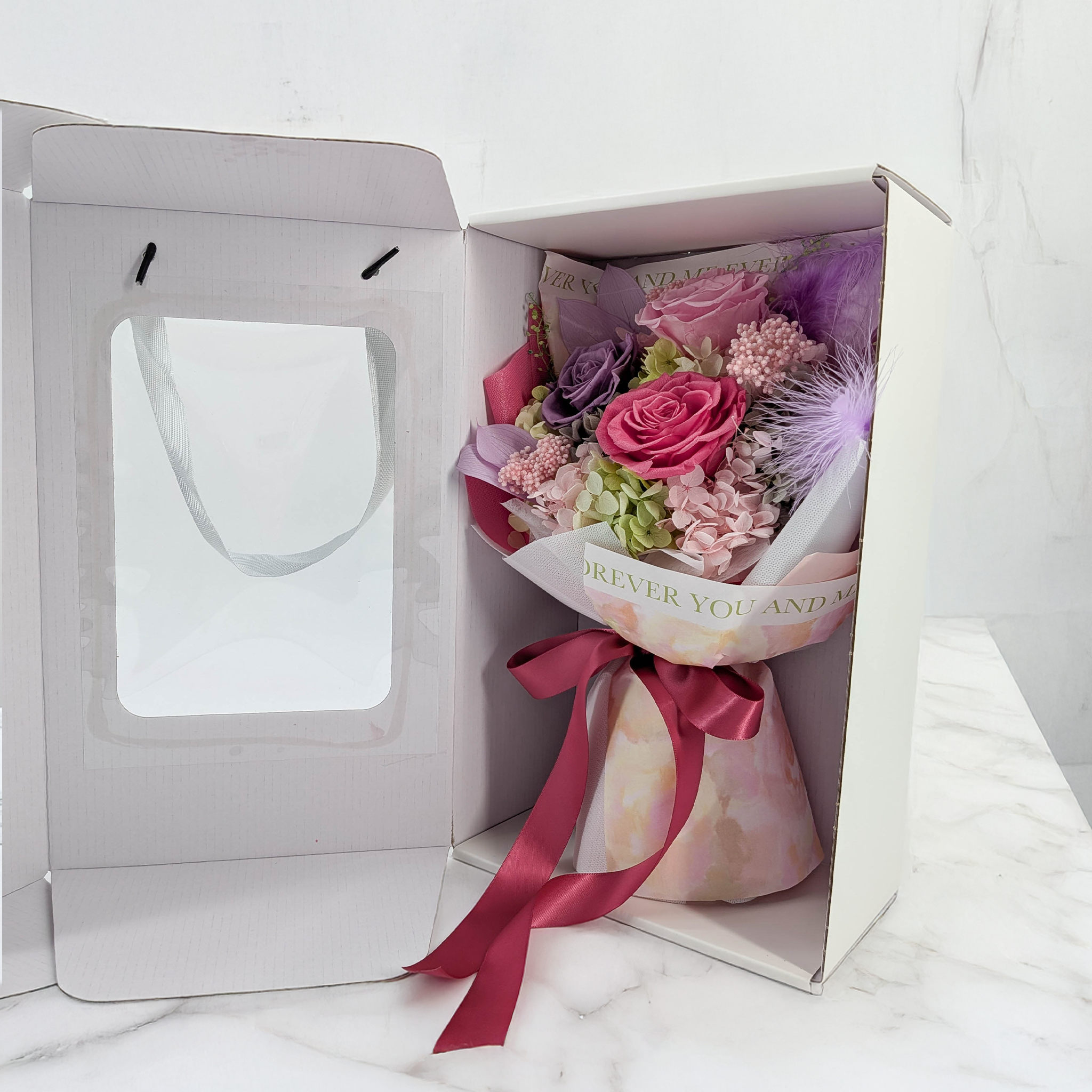 Premium-Blumenstrauß in der Box - EVERGIVE – A Lasting Gesture – Garden Charm