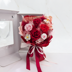 Premium-Blumenstrauß in der Box - EVERGIVE – A Lasting Gesture – Red Desire