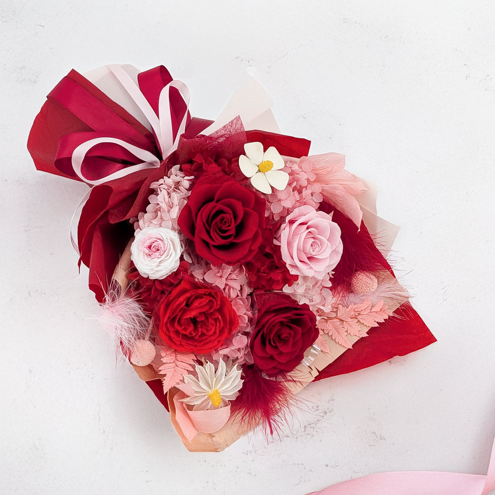 Premium-Blumenstrauß in der Box - EVERGIVE – A Lasting Gesture – Red Desire