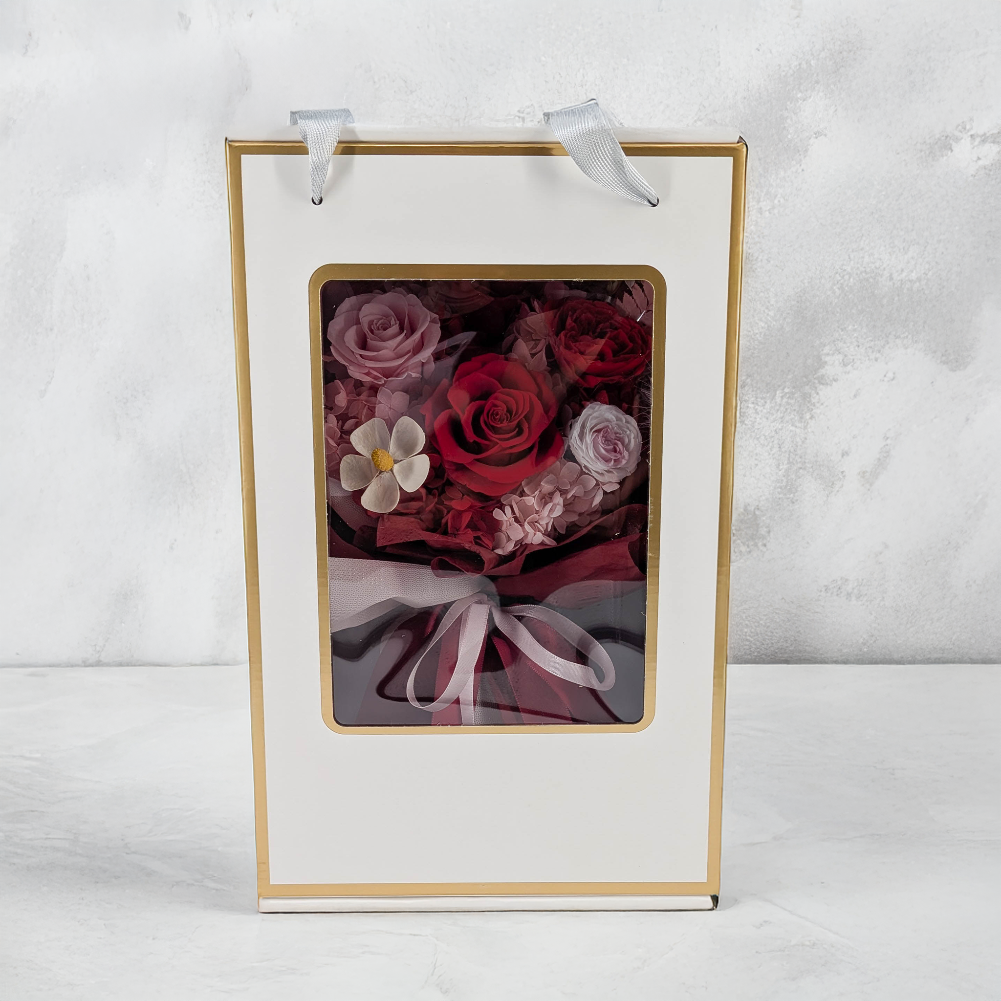 Premium-Blumenstrauß in der Box - EVERGIVE – A Lasting Gesture – Red Desire