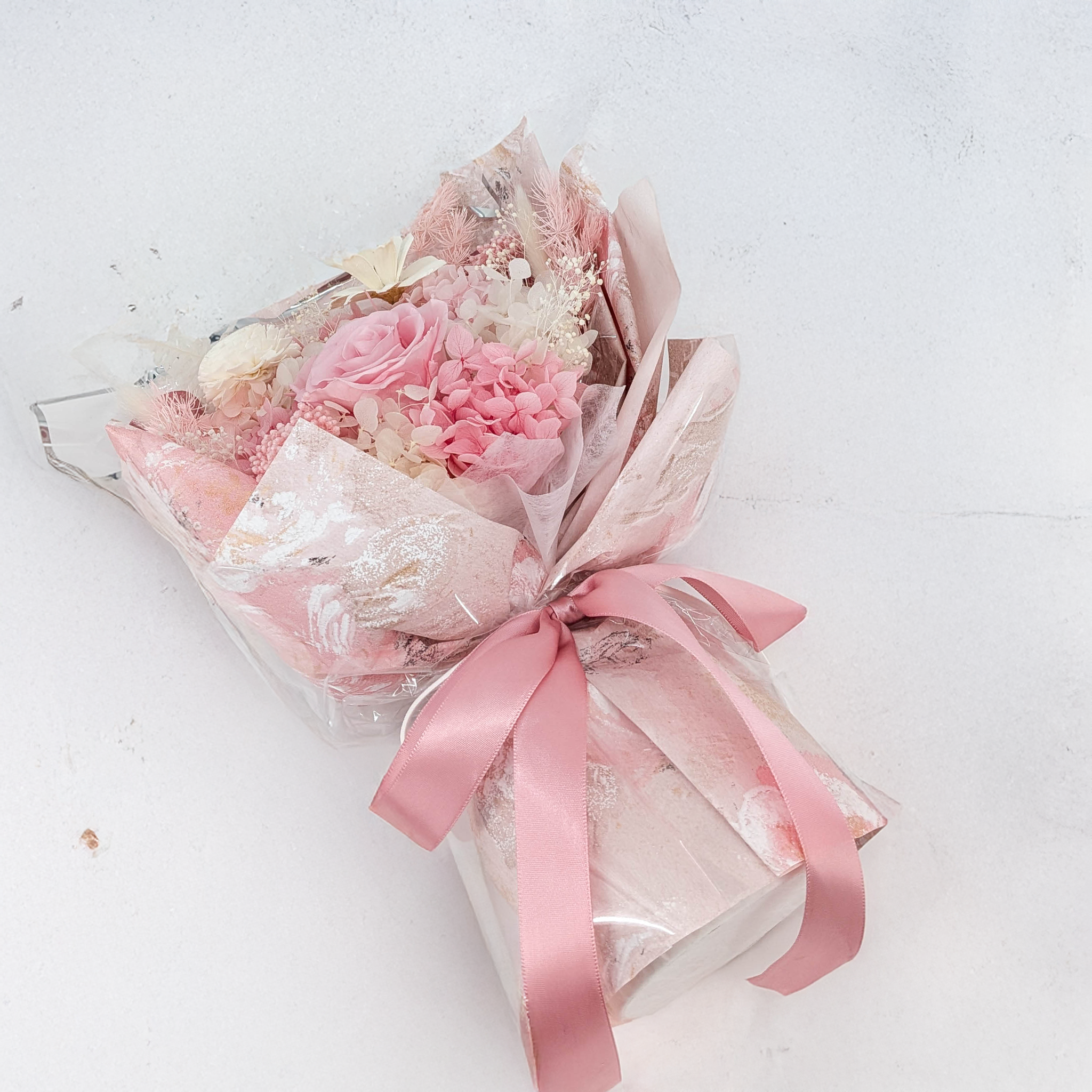 Premium-Blumenstrauß in der Box – EVERGIVE – A Lasting Gesture – Pink Blush