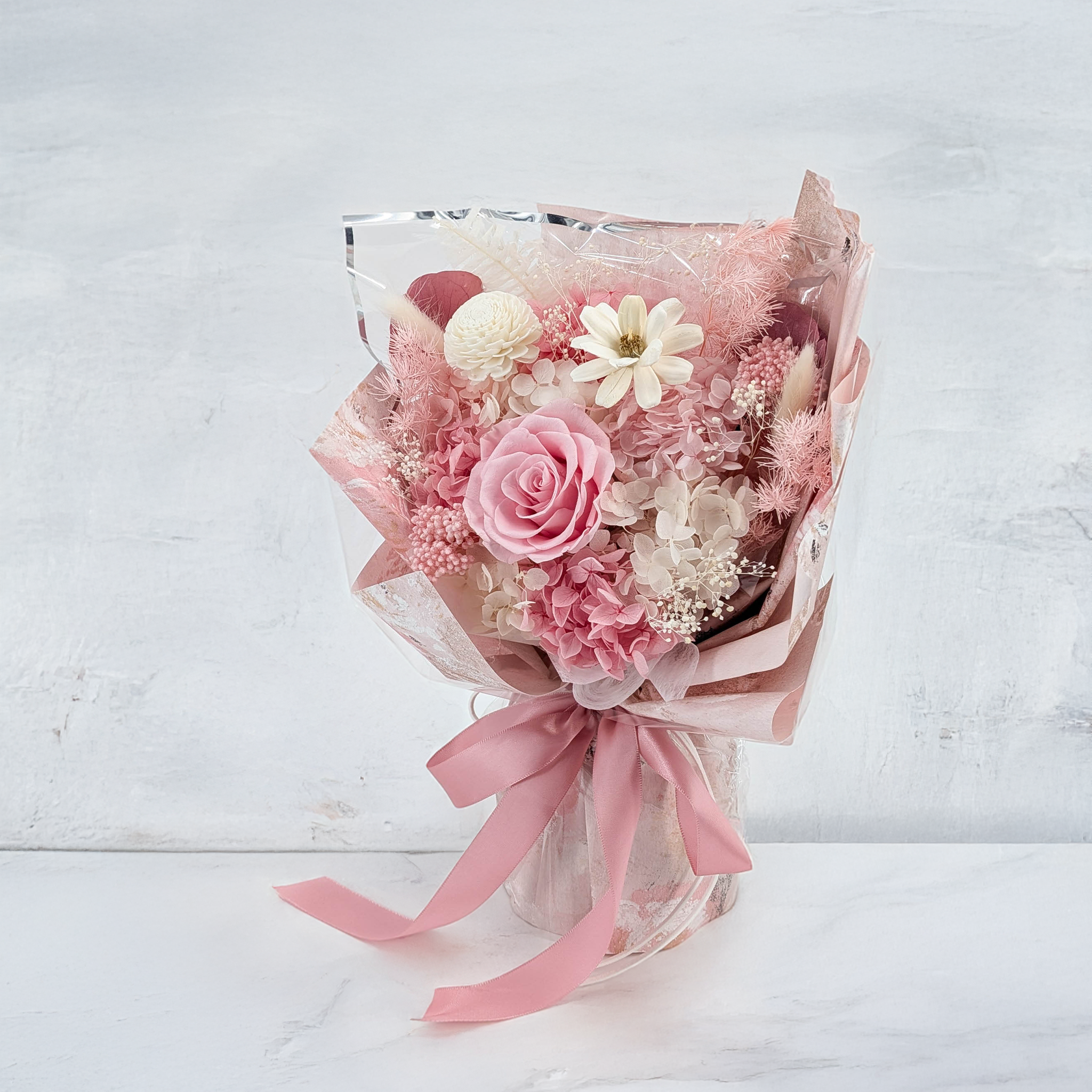 Premium-Blumenstrauß in der Box – EVERGIVE – A Lasting Gesture – Pink Blush