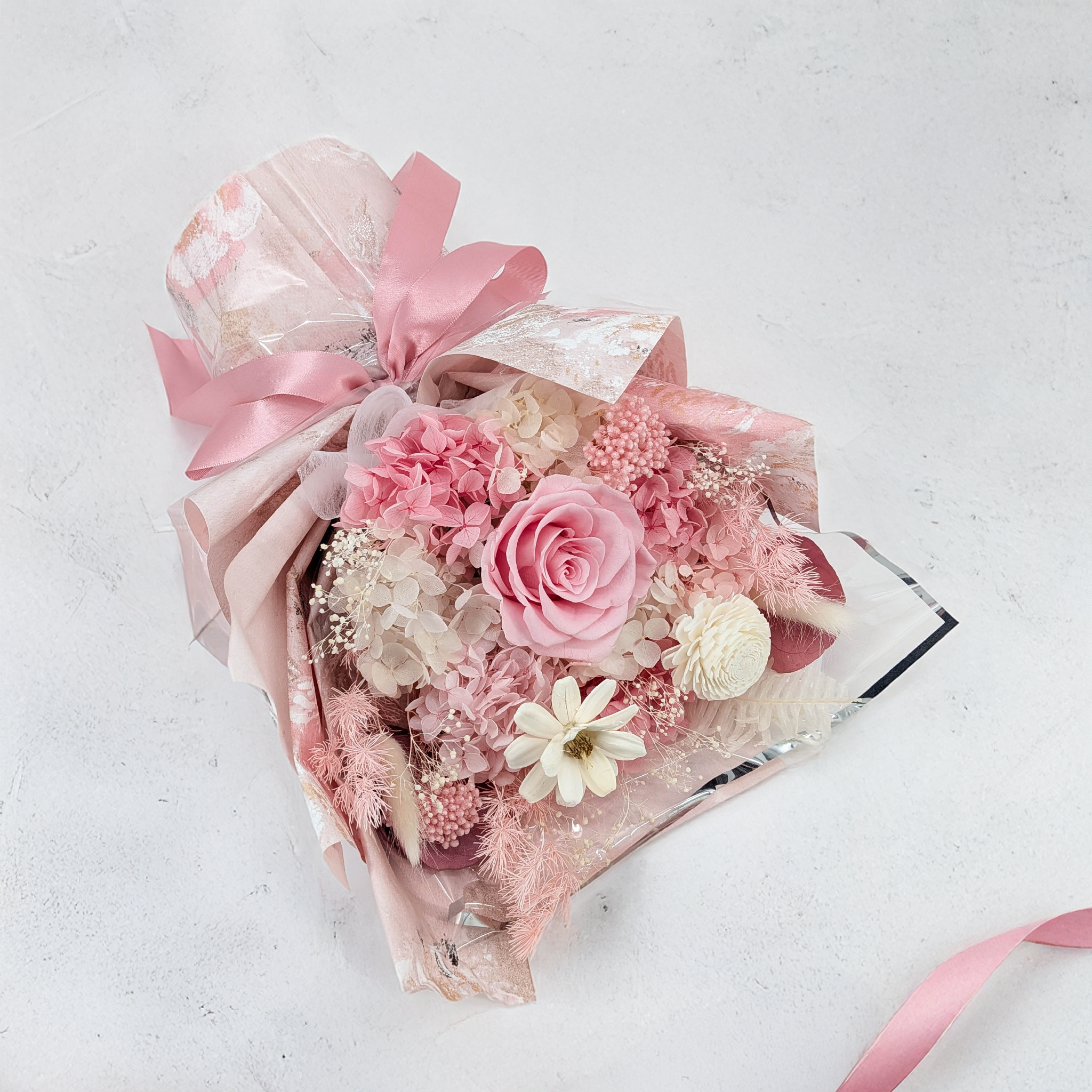 Premium-Blumenstrauß in der Box – EVERGIVE – A Lasting Gesture – Pink Blush