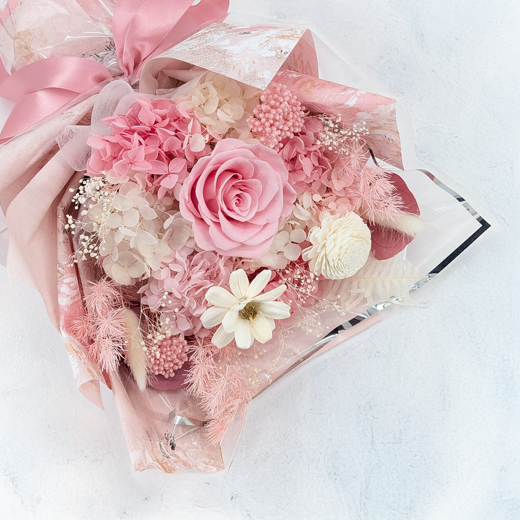 Premium-Blumenstrauß in der Box – EVERGIVE – A Lasting Gesture – Pink Blush