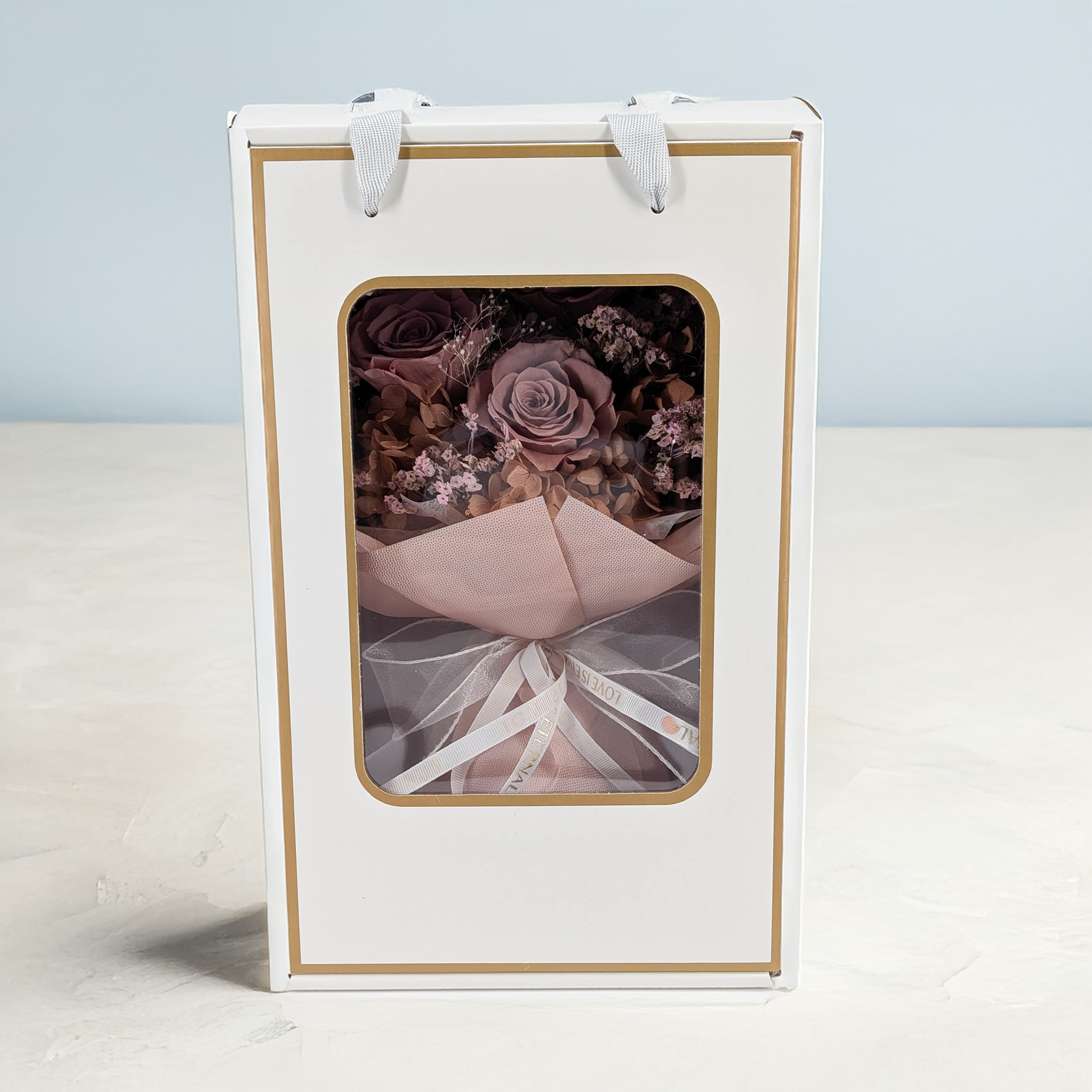 Premium-Blumenstrauß in der Box - EVERGIVE – A Lasting Gesture – Powder Charm
