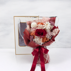 Premium-Blumenstrauß in der Box – EVERGIVE – A Lasting Gesture – Red Blush
