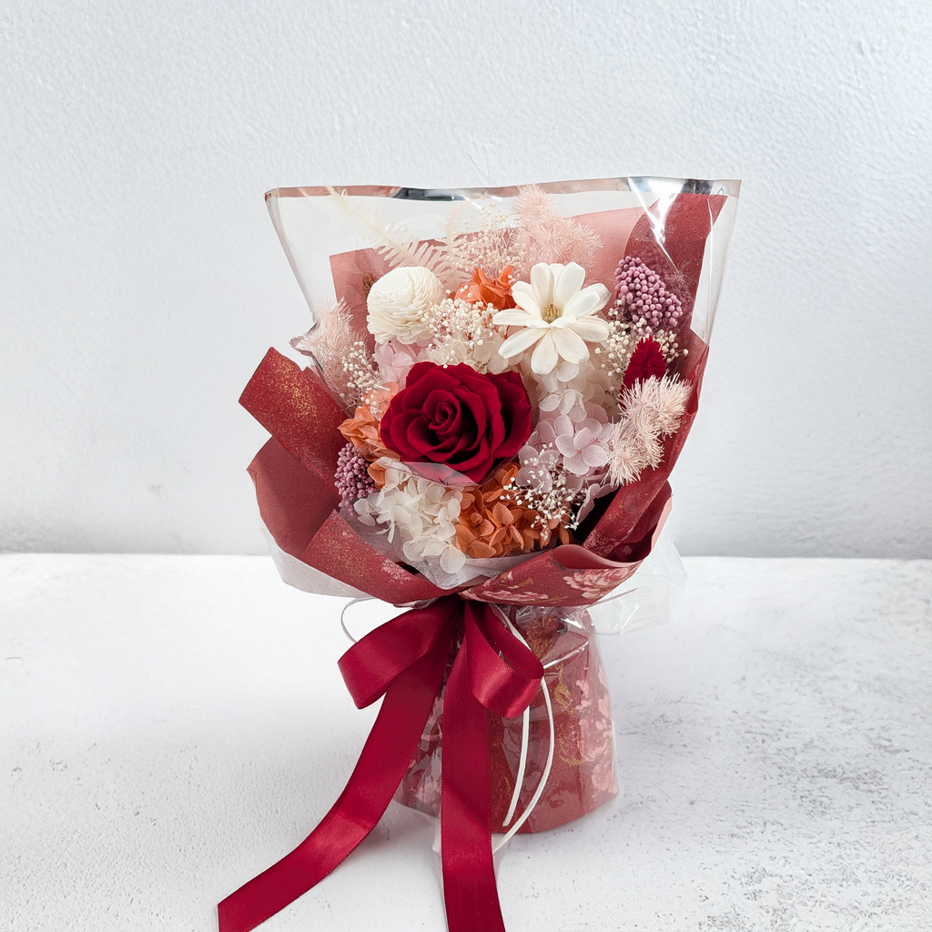 Premium-Blumenstrauß in der Box – EVERGIVE – A Lasting Gesture – Red Blush