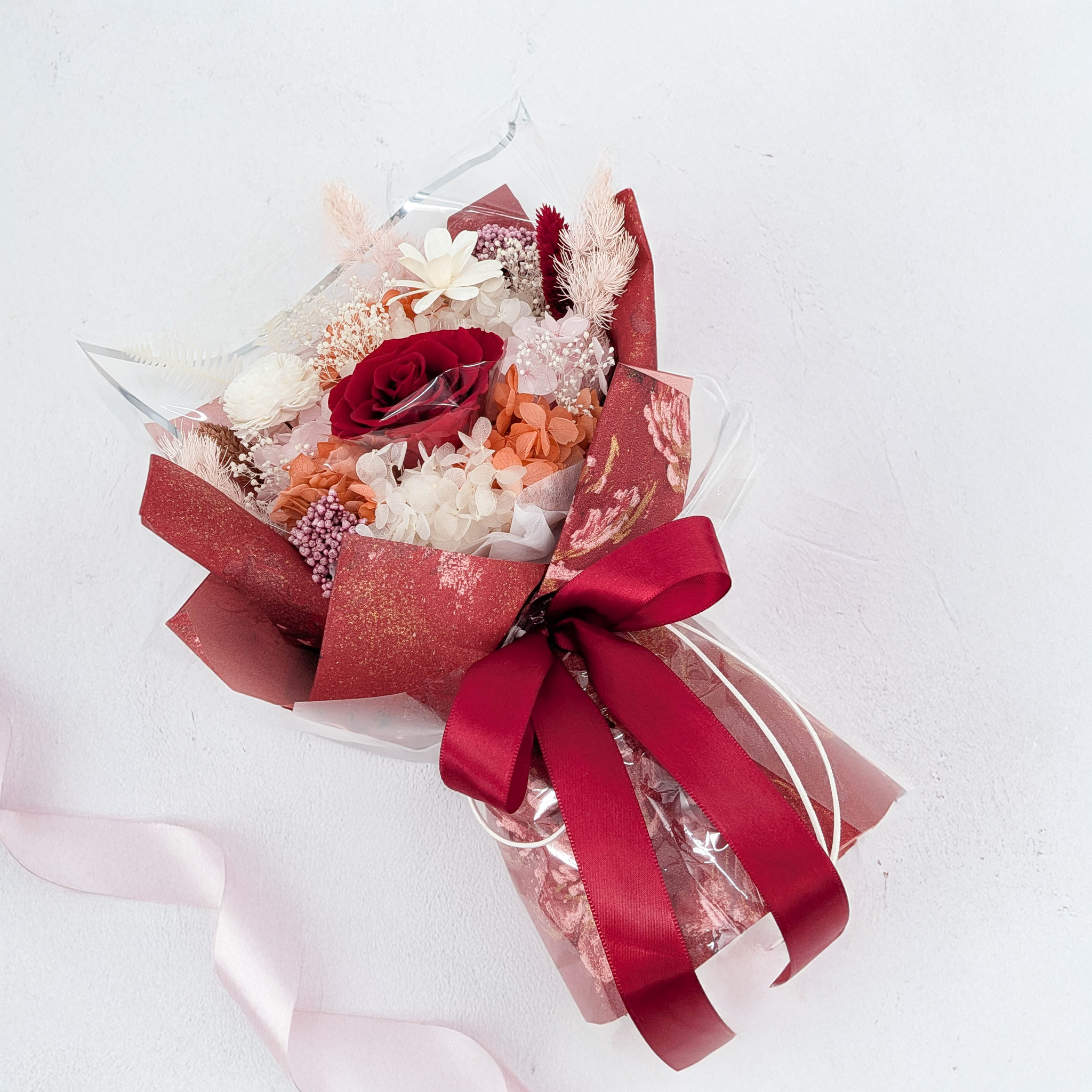 Premium-Blumenstrauß in der Box – EVERGIVE – A Lasting Gesture – Red Blush