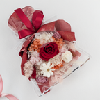 Premium-Blumenstrauß in der Box – EVERGIVE – A Lasting Gesture – Red Blush