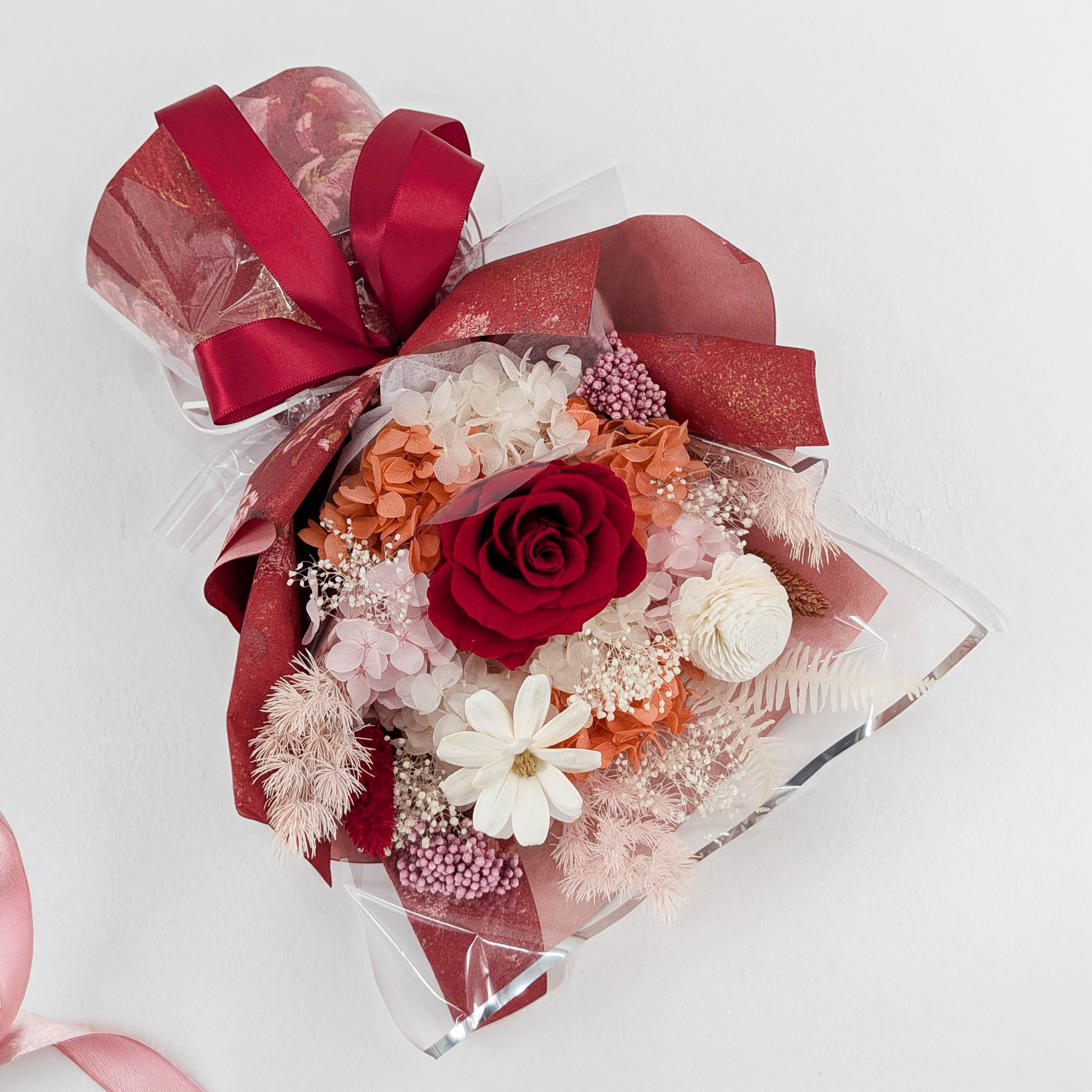 Premium-Blumenstrauß in der Box – EVERGIVE – A Lasting Gesture – Red Blush