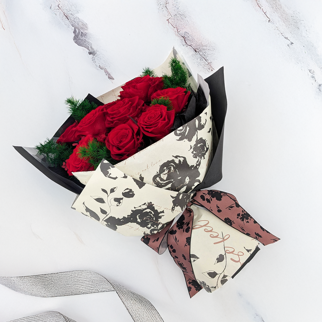 Premium-Blumenstrauß in der Box - EVERGIVE – A Lasting Gesture – Ruby Devotion
