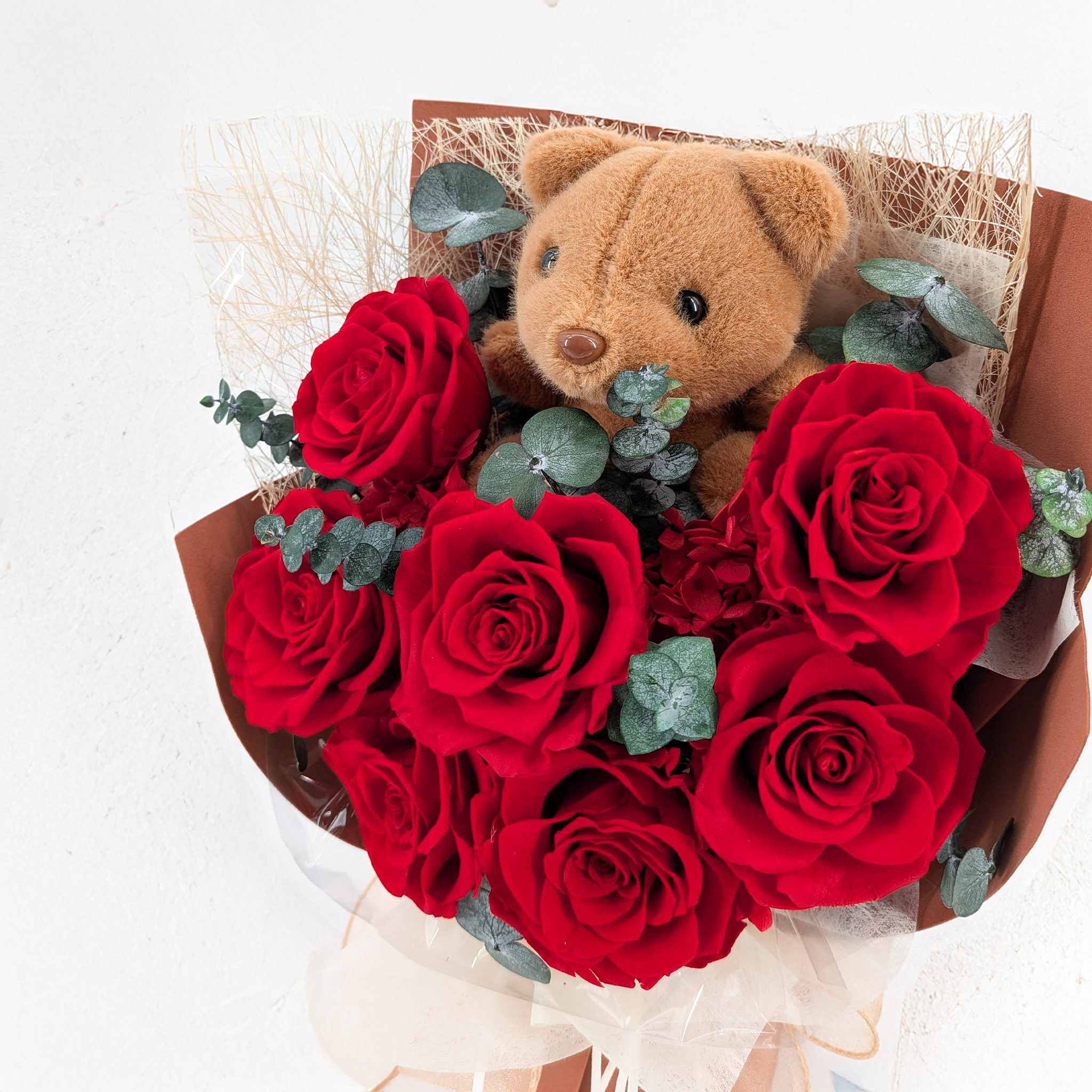 Premium-Blumenstrauß in der Box - EVERGIVE – A Lasting Gesture – Ruby Tenderness