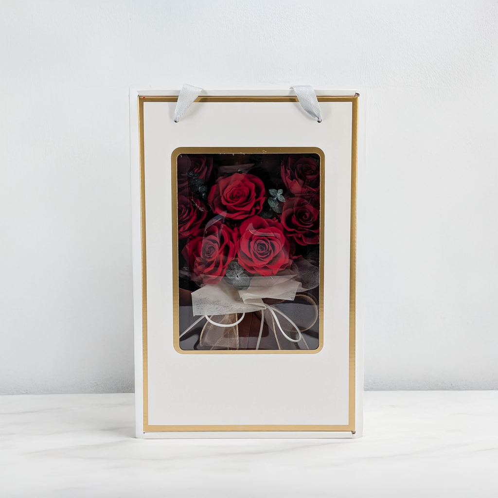 Premium-Blumenstrauß in der Box - EVERGIVE – A Lasting Gesture – Ruby Tenderness