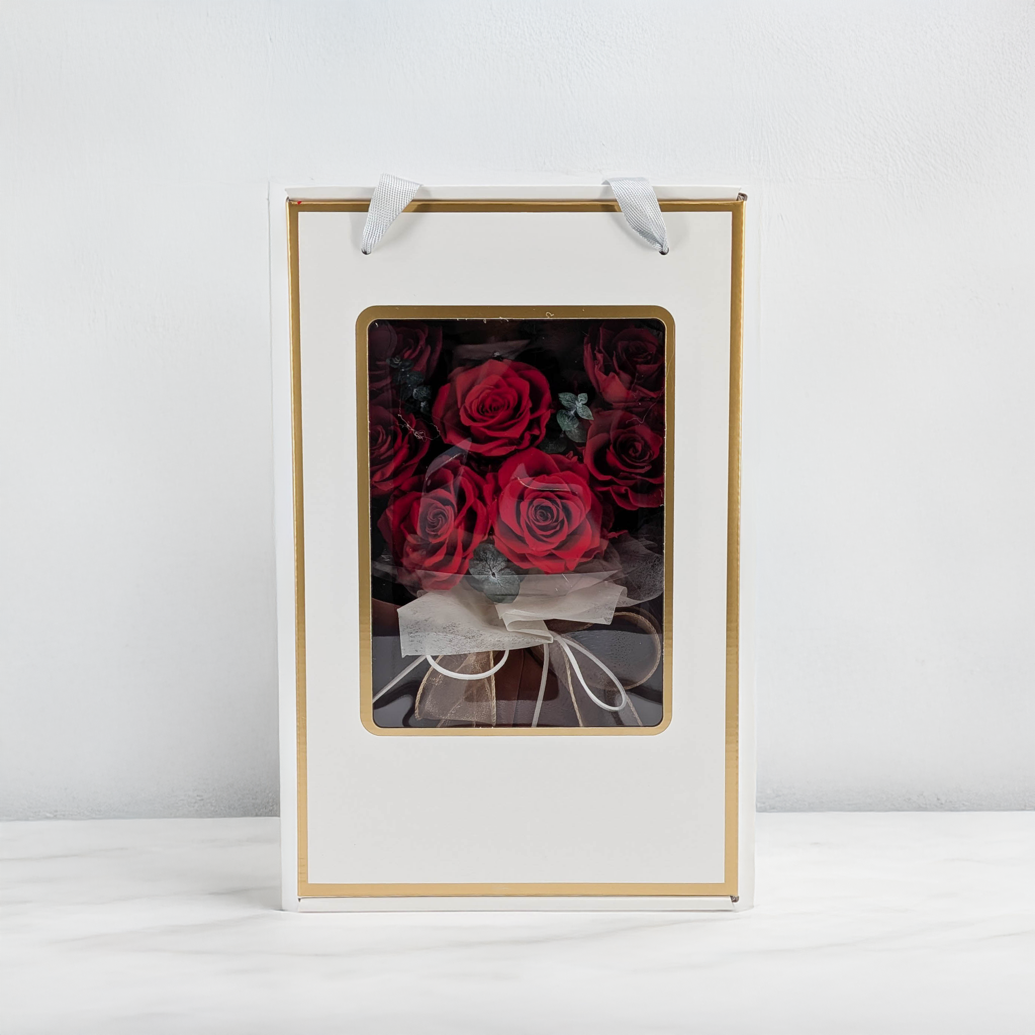 Premium-Blumenstrauß in der Box - EVERGIVE – A Lasting Gesture – Ruby Tenderness