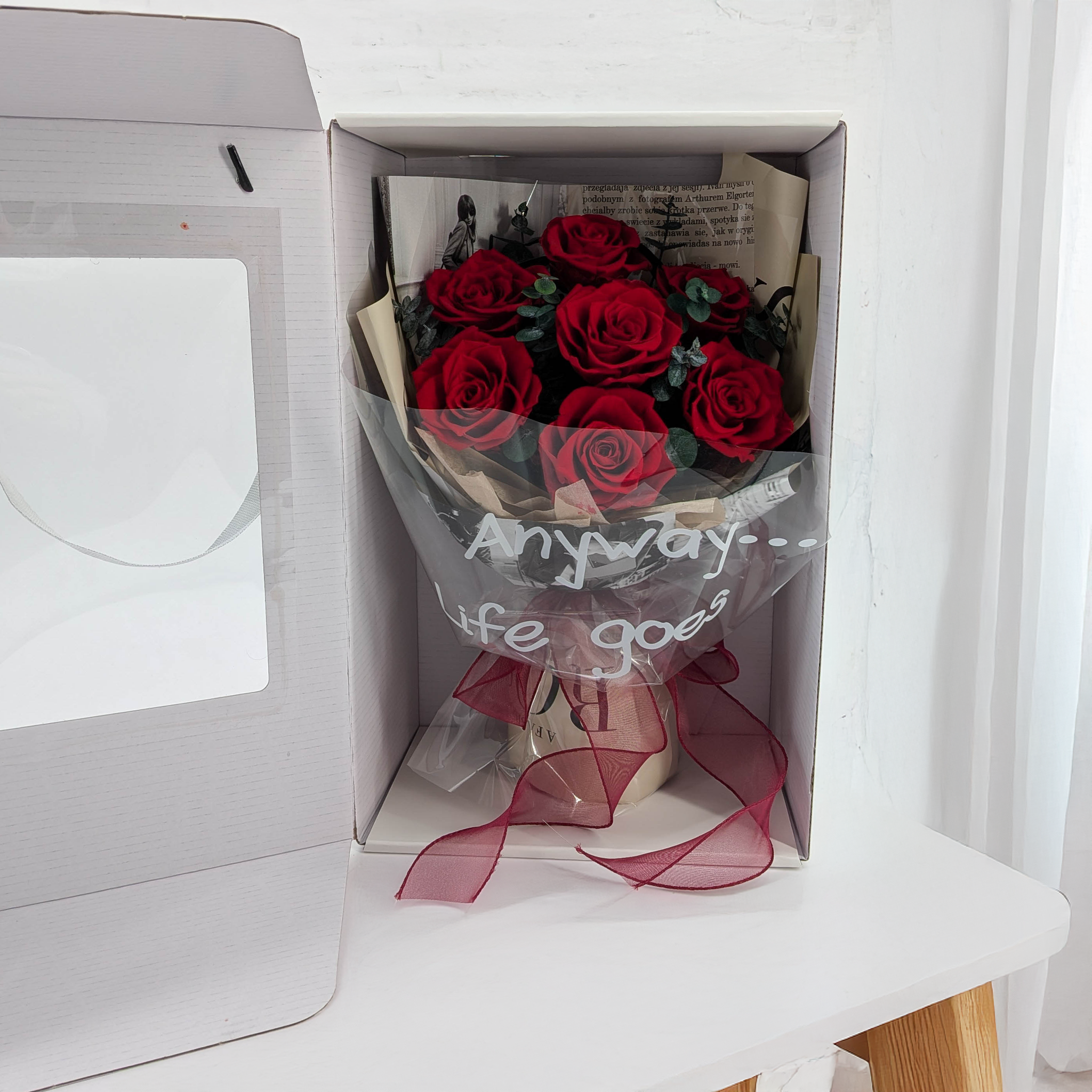Premium-Blumenstrauß in der Box - EVERGIVE – A Lasting Gesture – Ruby Timeless