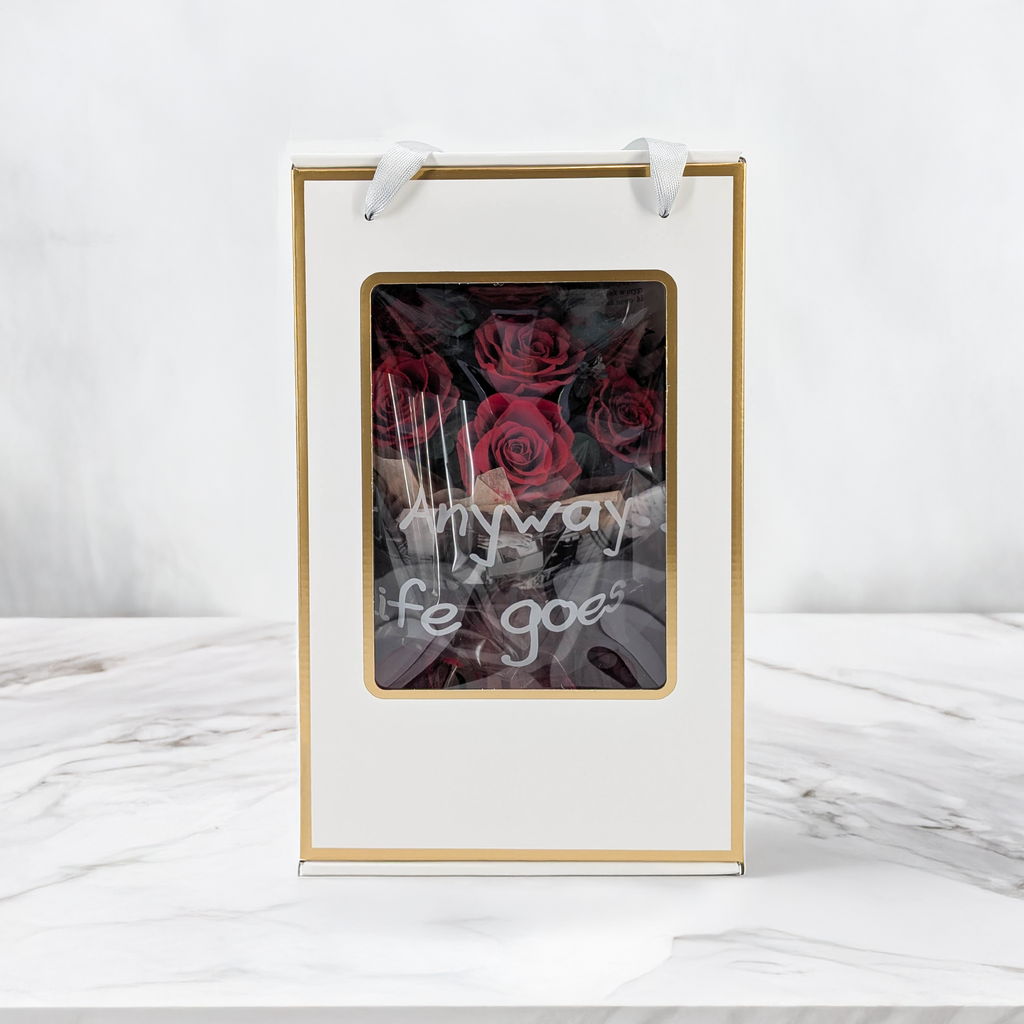 Premium-Blumenstrauß in der Box - EVERGIVE – A Lasting Gesture – Ruby Timeless