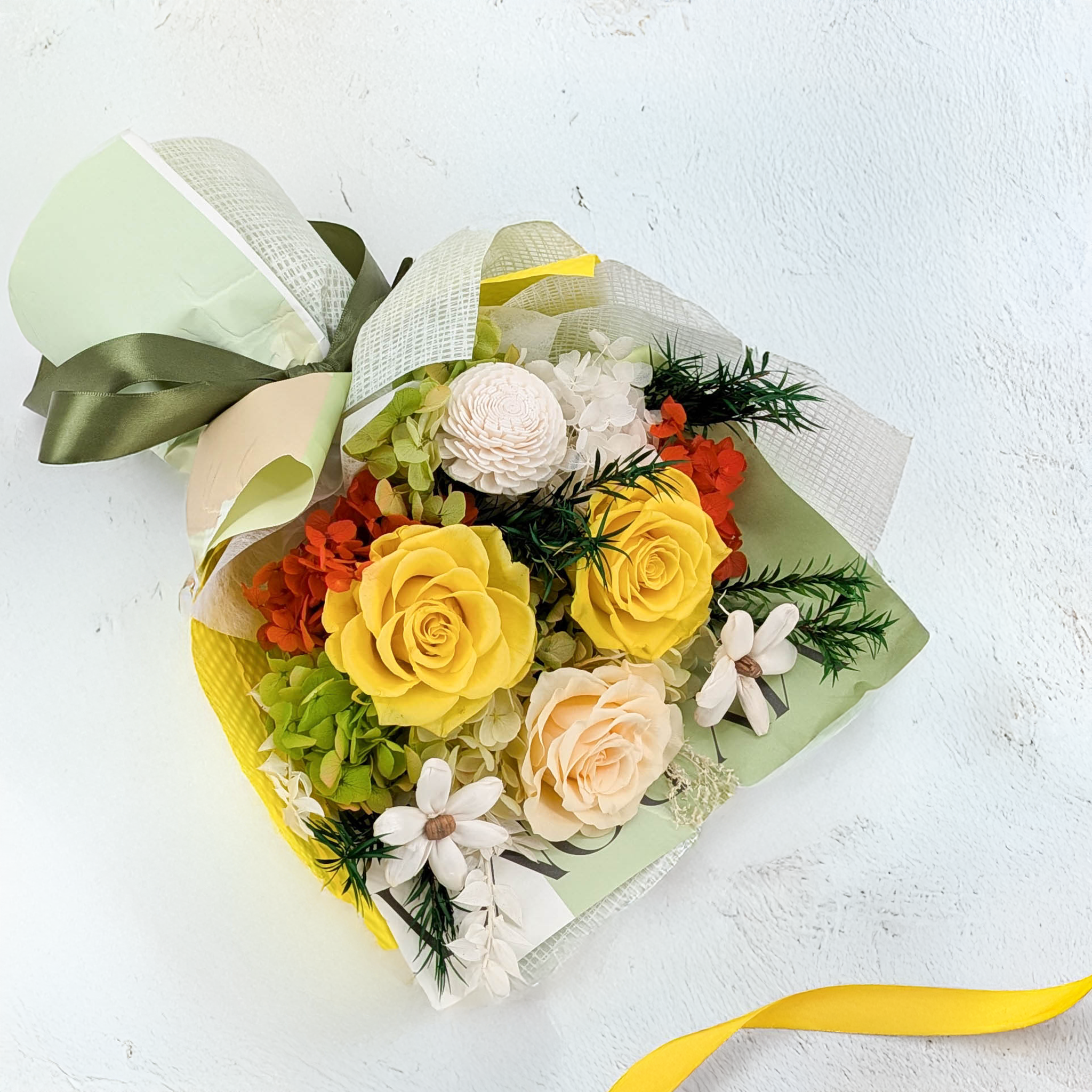 Premium-Blumenstrauß in der Box - EVERGIVE – A Lasting Gesture – Sunny Charm