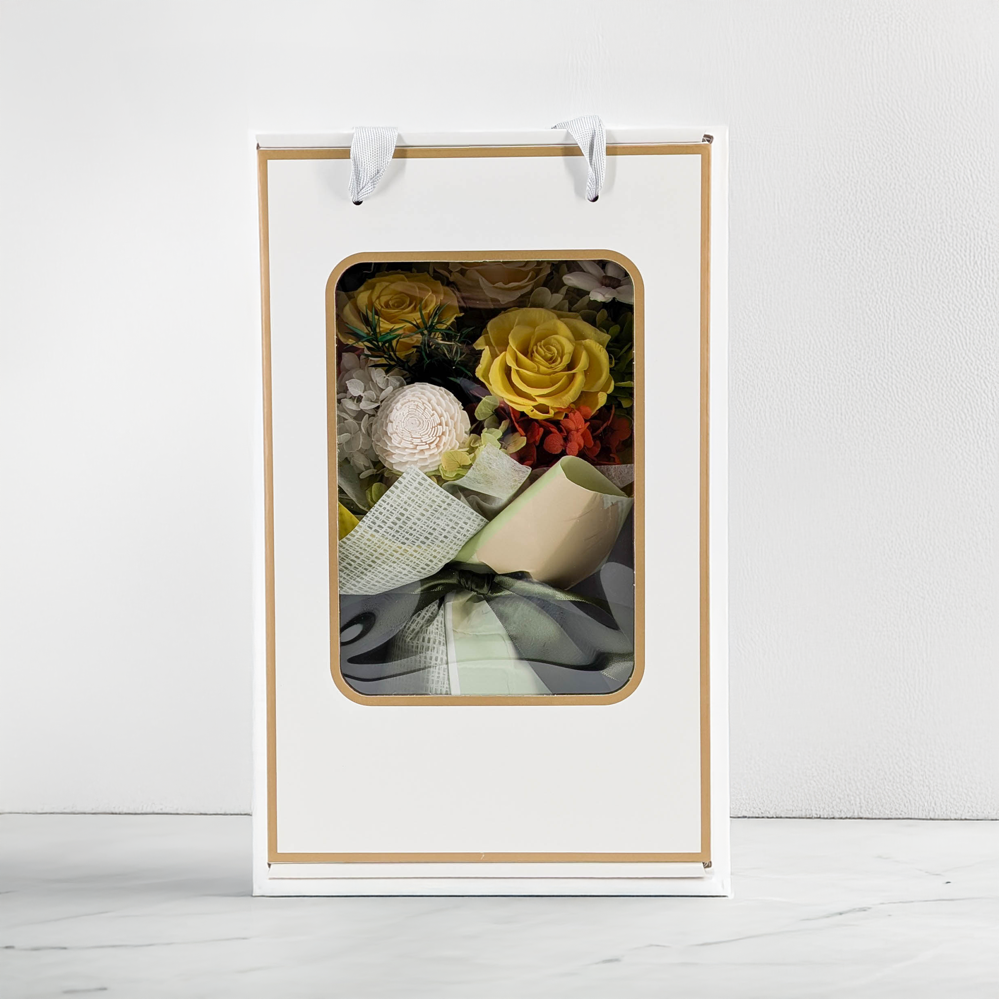 Premium-Blumenstrauß in der Box - EVERGIVE – A Lasting Gesture – Sunny Charm