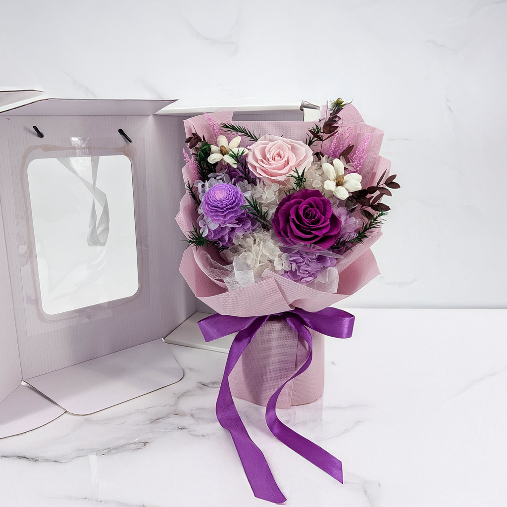 Premium-Blumenstrauß in der Box - EVERGIVE – A Lasting Gesture – Violet Grace