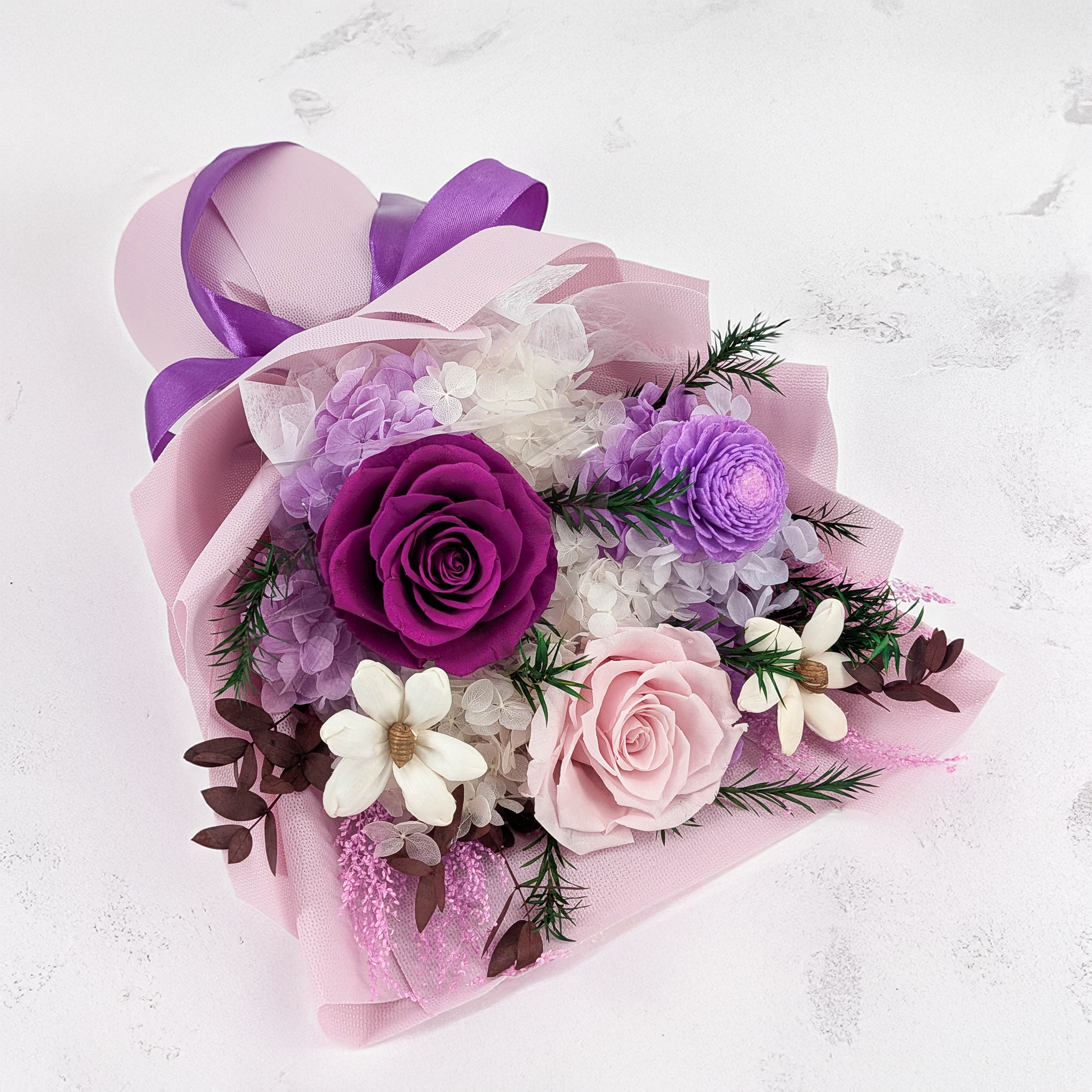 Premium-Blumenstrauß in der Box - EVERGIVE – A Lasting Gesture – Violet Grace