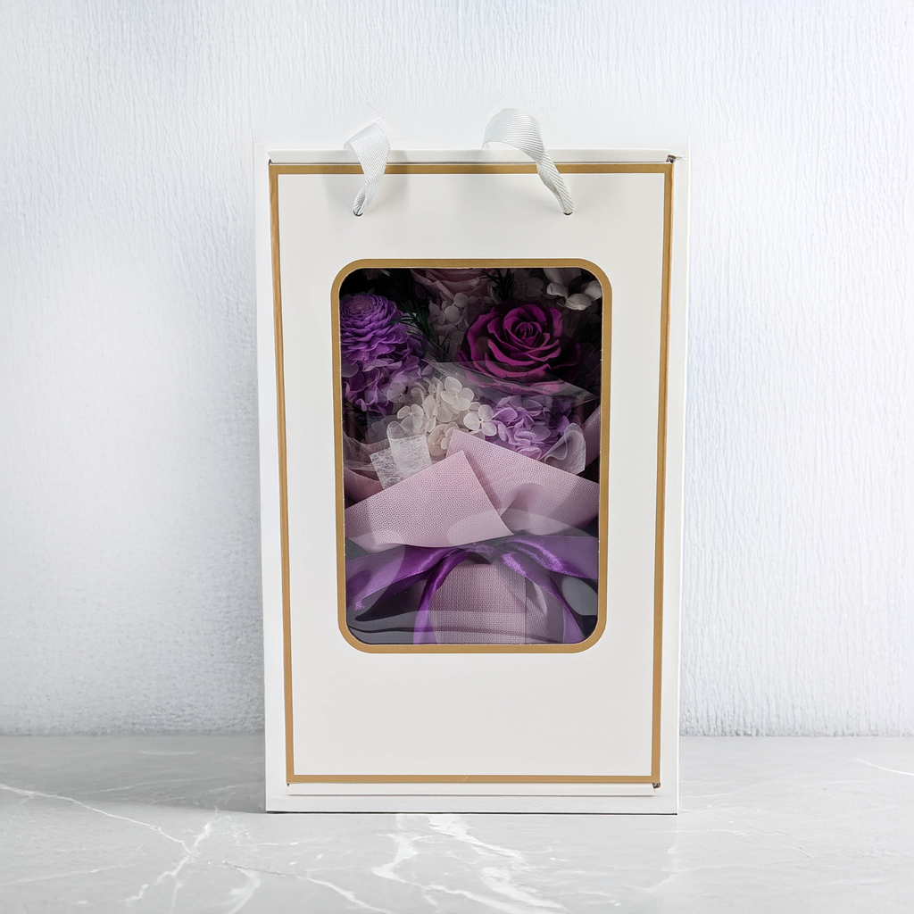 Premium-Blumenstrauß in der Box - EVERGIVE – A Lasting Gesture – Violet Grace