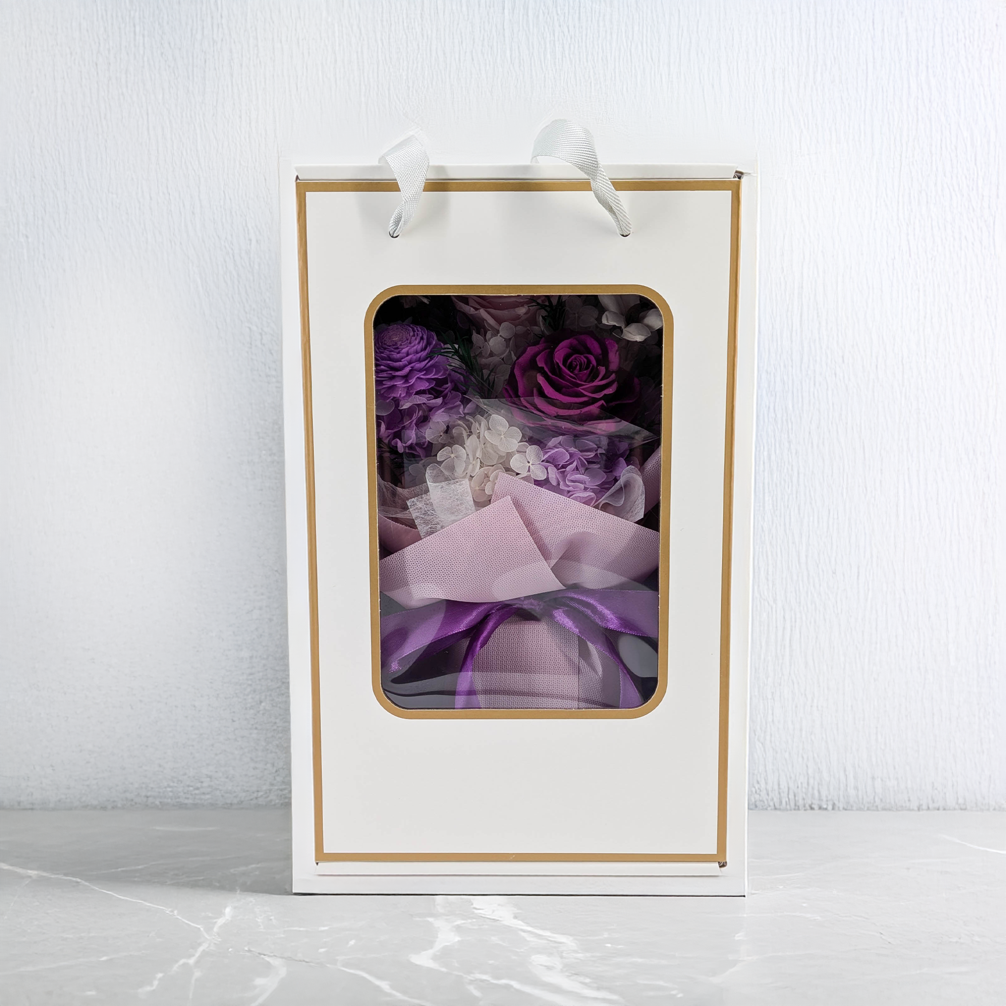 Premium-Blumenstrauß in der Box - EVERGIVE – A Lasting Gesture – Violet Grace