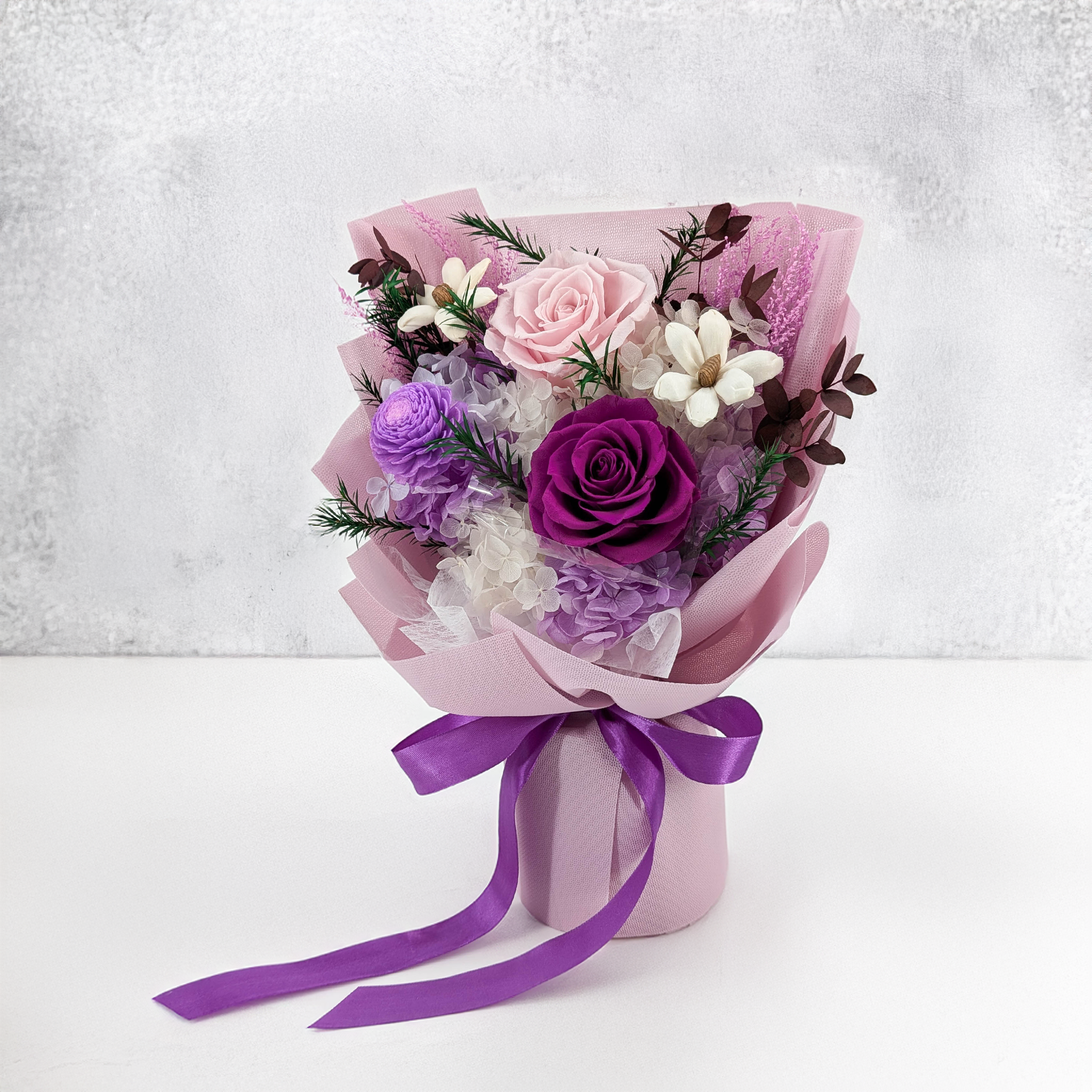 Premium-Blumenstrauß in der Box - EVERGIVE – A Lasting Gesture – Violet Grace