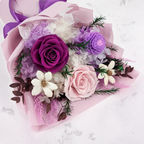 Premium-Blumenstrauß in der Box - EVERGIVE – A Lasting Gesture – Violet Grace