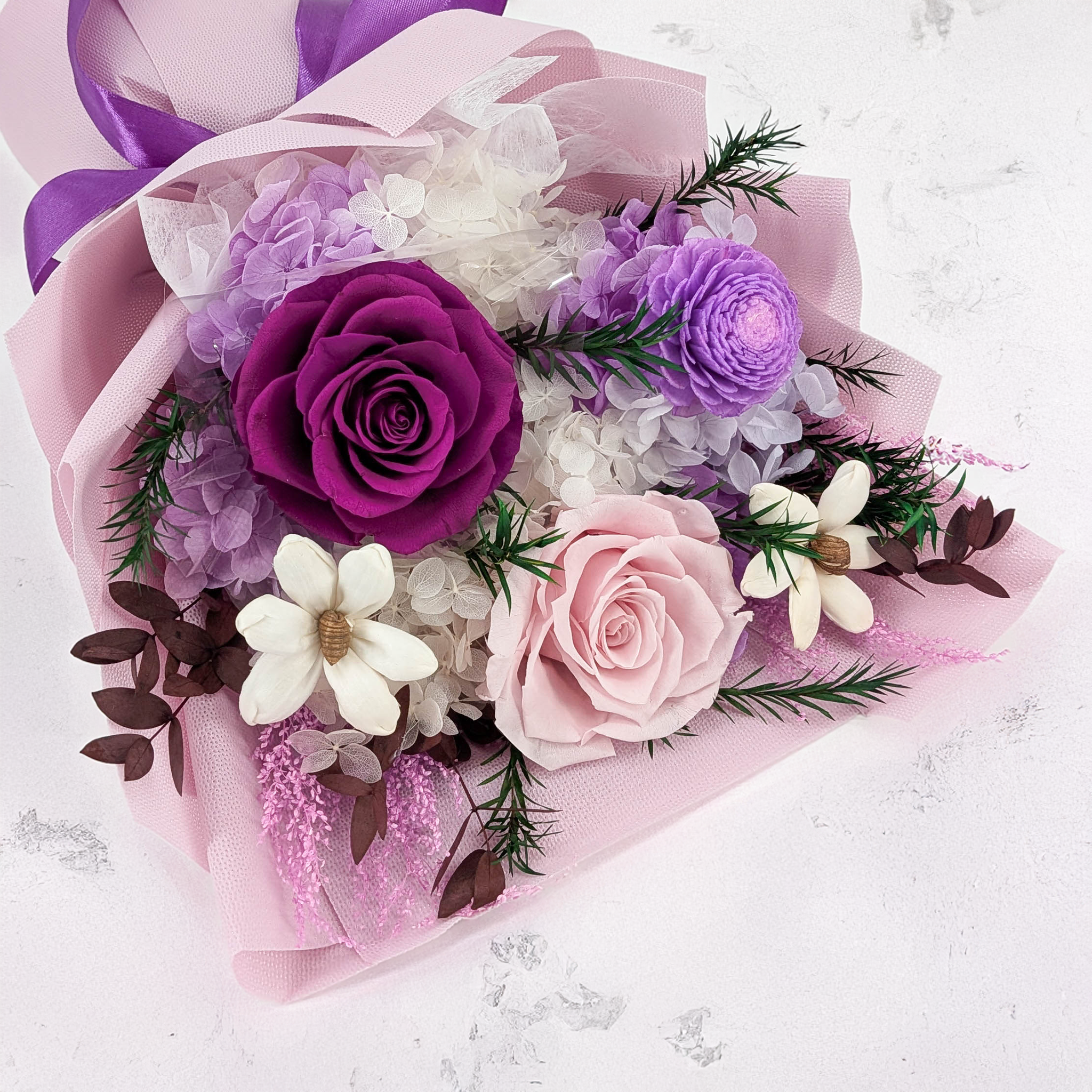 Premium-Blumenstrauß in der Box - EVERGIVE – A Lasting Gesture – Violet Grace